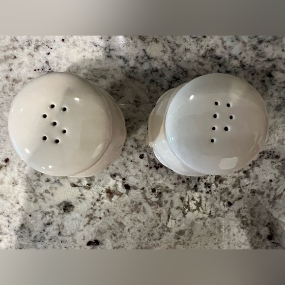 Longaberger Salt and Pepper Shakers - Red - Picture 2 of 3